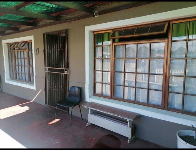 3 BEDROOM HOUSE FOR SALE IN SILVERTOWN